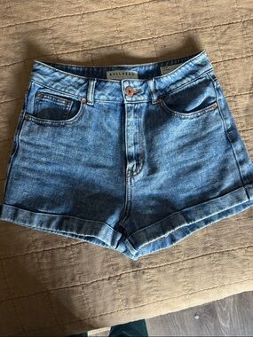 Bullhead Mid Blue Mom Short Rolled Hem Jean Shorts 7